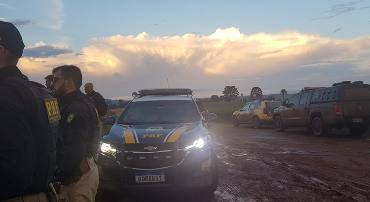PRF e PM trocam tiros com quadrilha suspeita de roubo a bancos em Ponta Grossa