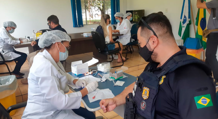 Efetivo das delegacias e aposentados fazem teste rápido para Covid-19
