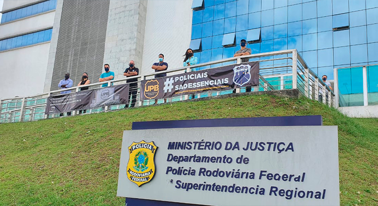 Desvalorização da carreira impulsiona manifestações em todo o país