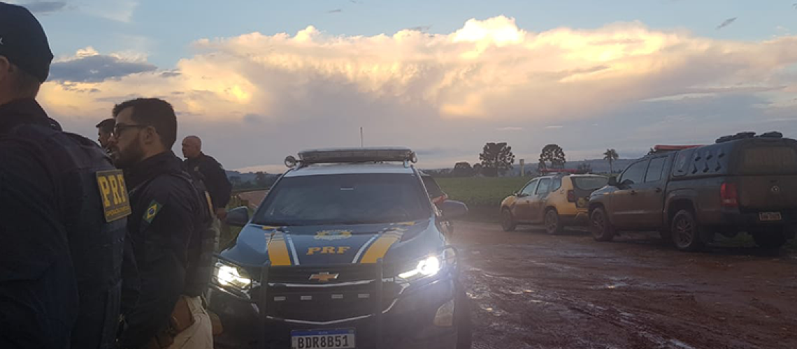 PRF e PM trocam tiros com quadrilha suspeita de roubo a bancos em Ponta Grossa